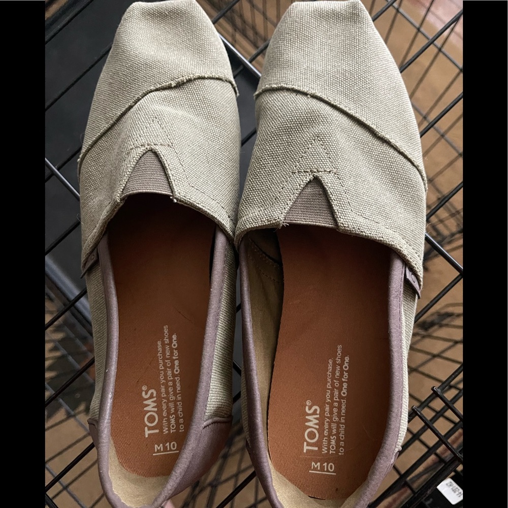 Toms olive with leather heels